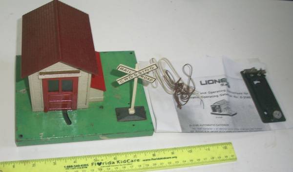 LIONEL 145 (6-2145) ILLUMINATED OPERATING AUTOMATIC GATEMAN FOR O/O-27 1
