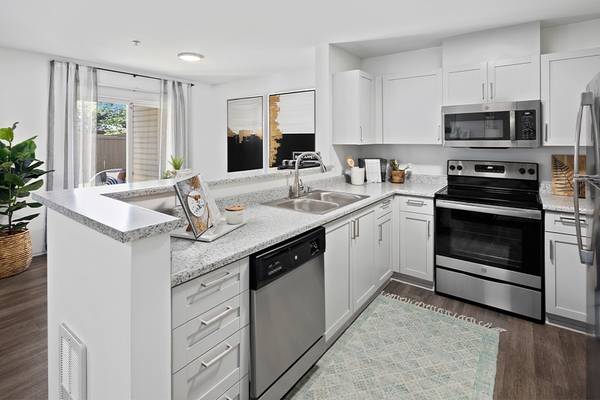 $1,940 / 1br - 721ft2 - Termostato programable, Casa club, Almacenamiento adicional (11100 Southeast Petrovitsky Road, Renton, WA)63850642664705120