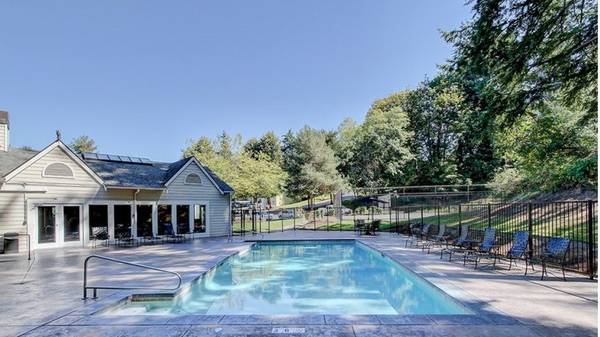 $1,760 / 1br - 669ft2 - The perfect place to picnic is waiting for you! Community picnic area (Shoreline)64031307618691124