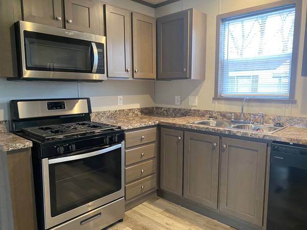 $89,900 / 3br - ¡IMPRESIONANTE! 3 dormitorios, 2 baños completos. ¡Pase hoy mismo! (#66 2701 Huizenga St Norton Shores, MI)63882239657985121