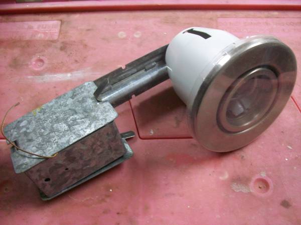 Halogen recessed light, 4" 1