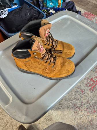 Mens like new waterproif work boits 1