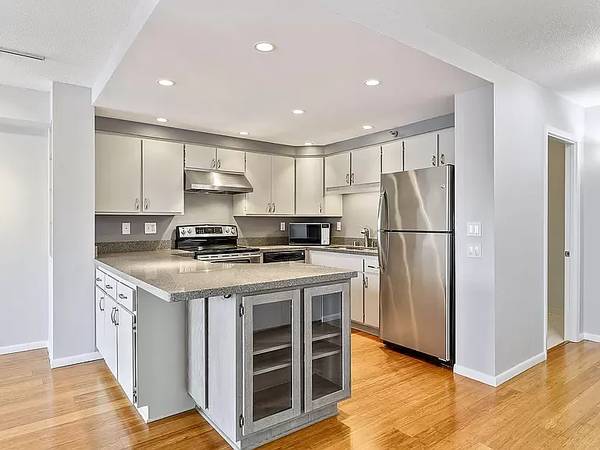 $1,592 / 1br - 895ft2 - Apartamento de lujo en San José – ¡Primer mes gratis! (san jose sur)63668012048771120