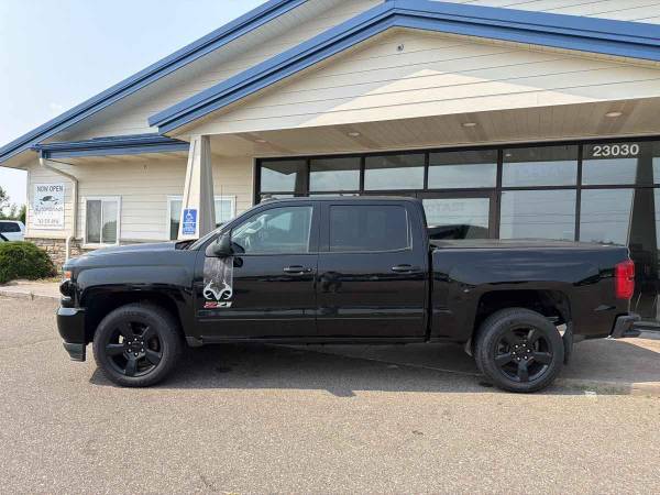 2017 Chevrolet Silverado 1500 - Photo 2