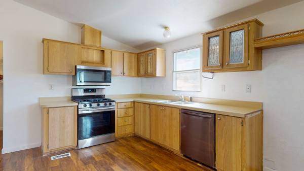 $389,000 / 3br - 1800ft2 - Hobby Farm or 4H Friendly Home on Paved Road 1/4 mile from Hwy 20 (Big Oak)63952111323395121