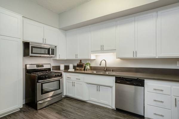 $2,478 / 1br - 650ft2 - UCLA Adjacent – Quartz Countertops and Stainless Steel Appliances (Westwood/UCLA)63869888606721124