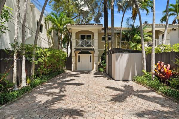 $8,900 / 3br - Confort 3 bed 2.5 bath House for lease in Grove #B (Miami)64001849655298121