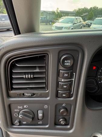 2005 Chevrolet Avalanche 1500 - CABINA CUÁDRUPLE - $8.990 (Urbana, IL)63469767588353122