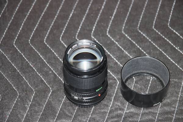 Canon 85 mm f:1.8 FD lens 1