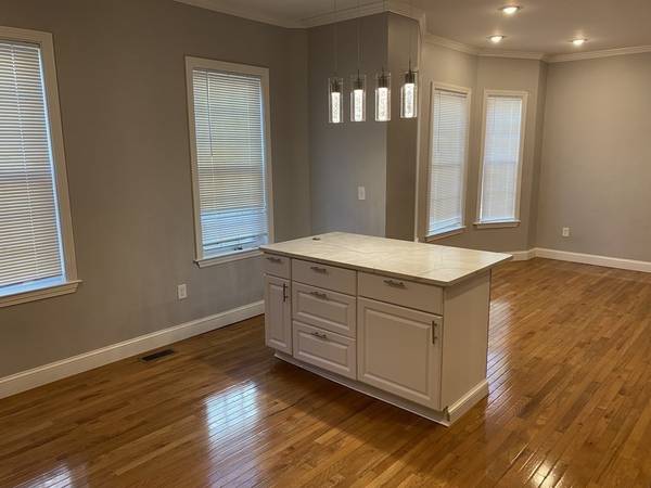 $3,400 / 2br - Somerville 2 Bed/1 Bath Apartment | Marshall St63951148850307123