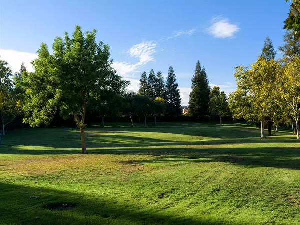 $1,820 / 1br - 832ft2 - Come home and relax in our beautiful garden-style 1 bed, 1 bath! (Fresno - Fresno)63798508864643121