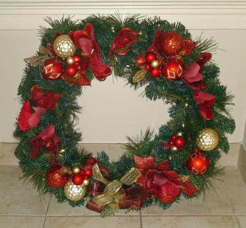 Holiday Led Pre-Lit 24 inch wreath 1