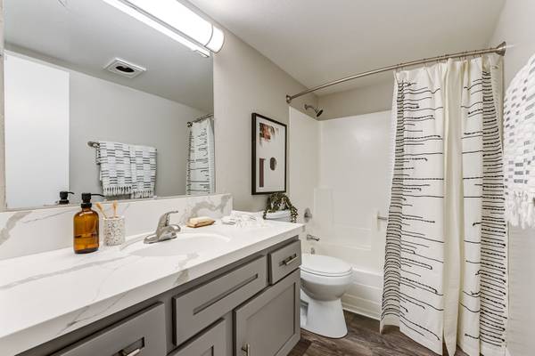 $3,115 / 2br - 1100ft2 - One Month Free, Washer & Dryer, Kitchen Appliances , Patio (1394 East Hillcrest Drive, Thousand Oaks, CA)63981243082627122
