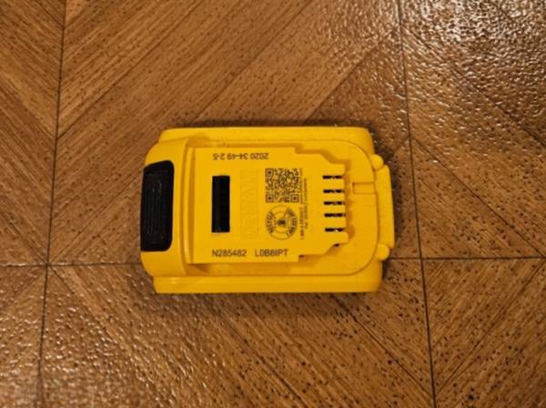 Dewalt Battery 1