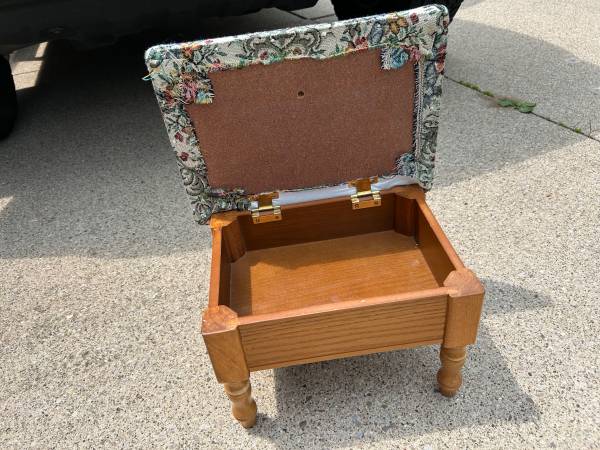 FOOTSTOOL AND STORAGE 1