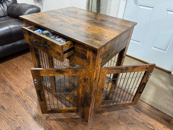 Wooden dog kennel for sale (Aurora)63679552825857121