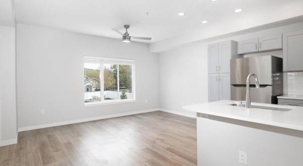 $1,810 / 2br - 1180ft2 - High Speed Fiber Internet Access, Expansive, Light-Loving Windows (Northwest Boise)63794920346625122