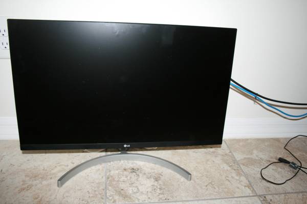 Samsung 27 in Computer monitor 1