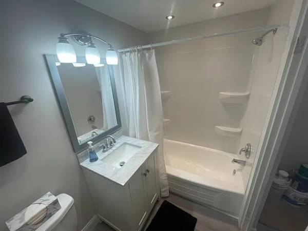 $1,150 / 525ft2 - Marine Towers East studio for rent (Lakewood)63860362585089122