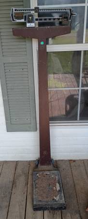 Doctor's office scale 1