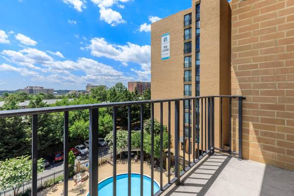 $2,134 / 2br - 1120ft2 - 2 Bed, Cable + Internet Ready, Pantry (250 S Whiting St, Alexandria, VA)63896509300227121