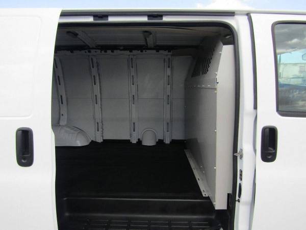 2016 Chevrolet Express G-2500 - Photo 10