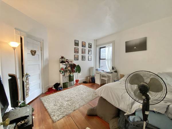 $3,200 / 1br - Allston 1 Bed Split/1 Bath Brownstone | Harvard Ave (Allston)63817587313539123