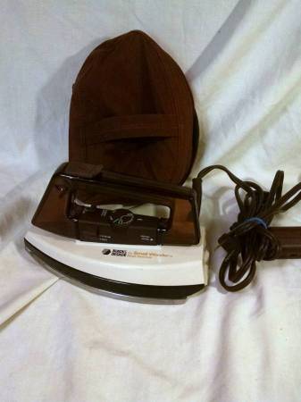 Vintage Black and Decker Travel Steamer Iron 1