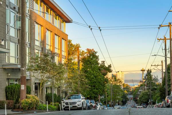 $2,295 / 1br - 564ft2 - OPEN HOUSE Thurs - Sat 10AM-2PM | Limited Offer: 2 months FREE rent (Seattle, Capitol Hill)63852483024515121