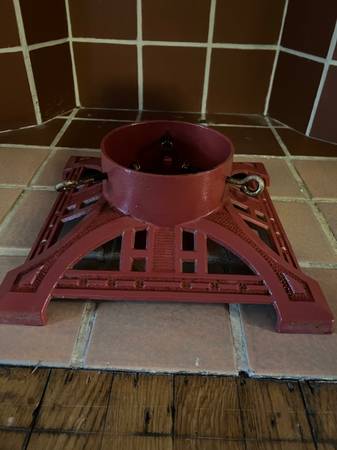 CAST IRON CHRISTMAS TREE STAND 1