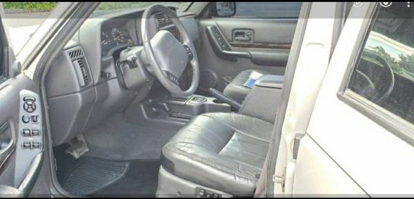 4X4 JEEP CHEROKEE EDICIÓN LIMITADA, POCOS KILÓMETROS - $11 (Mukilteo)63473929650689124