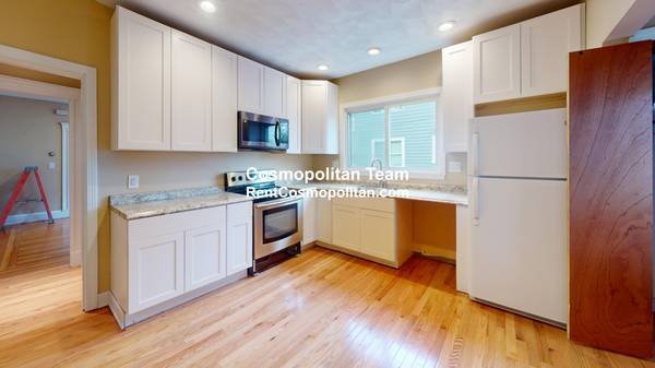$2,800 / 2br - GORGEOUS 1st flr Suite- in unit laundry- great location! 3d tr63828556984833121