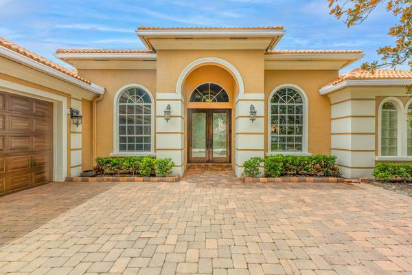 $744,816 / 3br - 3981ft2 - Hagamos un trato. 🏡PGA Village Stunner, casa de 3/3/3 con piscina (SPYGLASS EN PGA VILLAGE)63823722757761120