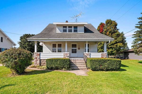 N9690 Van Dyne Rd, 1