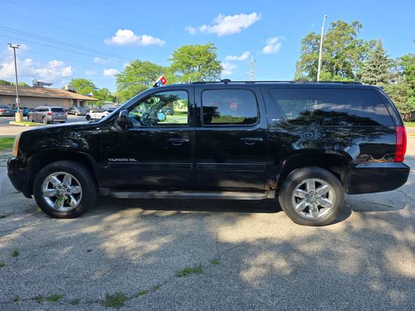 2011 GMC YUKON XL - $3,999 (ZION ILLINOIS)63618758906755124