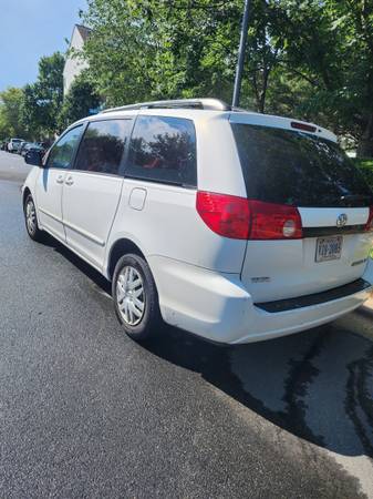 2008 Toyota Sienna - $3.500 (centreville)63618538518273123