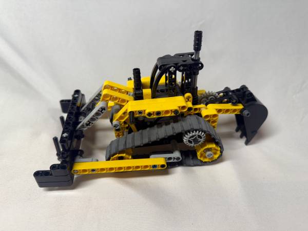 Lego Technic 8419 Excavator alt build 1