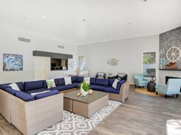 $1,200 / 2br - 971ft2 - Acceso a la autopista, 2 habitaciones, Las Vegas NV (5055 E. Charleston Blvd., Las Vegas, NV)63859501558531120
