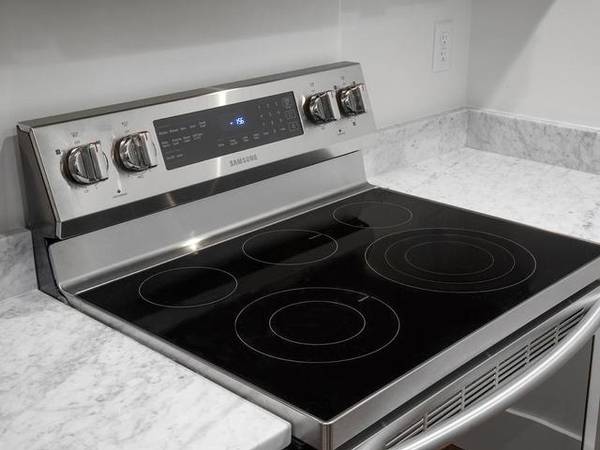 $2,549 / 2br - 907ft2 - Tour Today, Reserved Parking In Access Controlled Parking Garage (NW Portland)63999315085570121