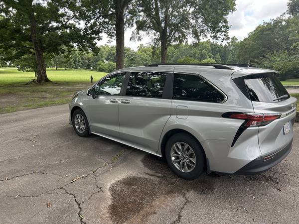 2022 Toyota Sienna LE Hybrid 69K Miles - $29,000 (NW DC)63618543484803121