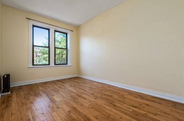 $1,600 / 2br - Bright 2BR Apartment In East New York (Brooklyn)64033293024641120