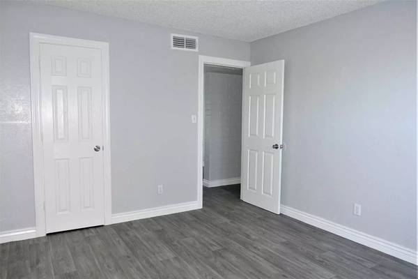 $1,249 / 2br - 840ft2 - A home to adore. Our 2 BR is a must-see. (Phoenix - Minutes from Major Freeways)64024823933571123