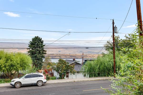 $390,000 / 2br - Charming River-View Home with Modern Updates (The Dalles)63831536170243124