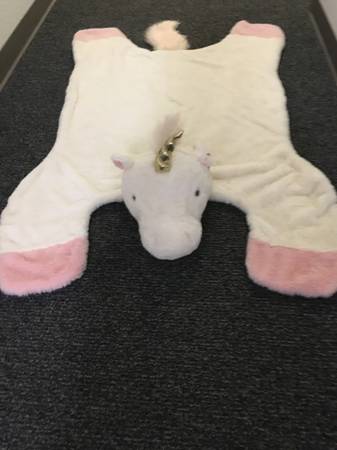Plush Unicorn Rug with Slip Resistant Bottom - New 1