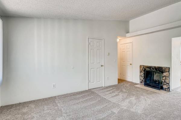 $1,525 / 2br - 843ft2 - 2BD 1BA, Assigned Parking, Open Floorplans (2710 NE Division St, Gresham, OR)63672636675073123