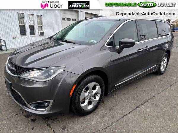 2017 Chrysler Pacifica  Touring-L Plus Van 1