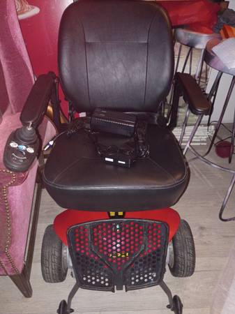 Jazzy Elite ES Power Wheelchair 1