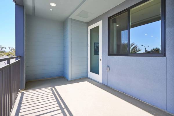 $2,399 / 618ft2 - Refrigerator, Baths with Marble Backsplashes, Microwave63981244224259122