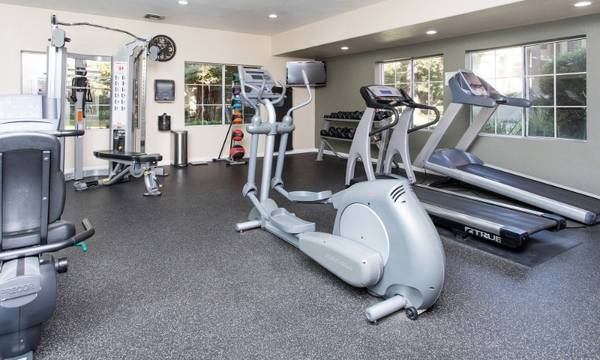 $2,102 / 1br - 792ft2 - RARE LUXURY - FULL SIZE W&D & DETACHED GARAGE INCLUDED (Sacramento / Natomas)63844738559745123