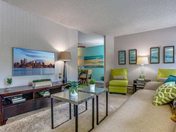 $2,220 / 2br - 1050ft2 - Planos espaciosos de uno y dos dormitorios, piscina (Crossroads Bellevue)63874303596163120